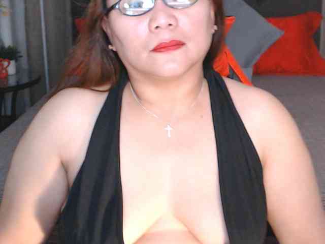 AsianHotMama143 webcam