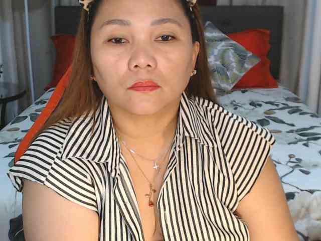 AsianHotMama143 webcam