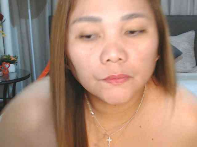AsianHotMama143 webcam
