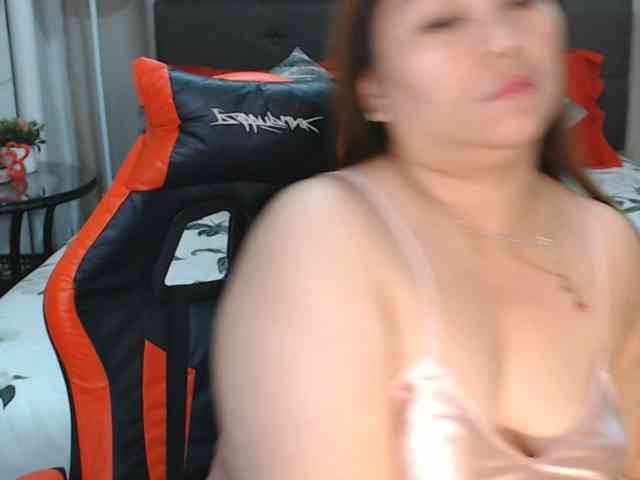 AsianHotMama143