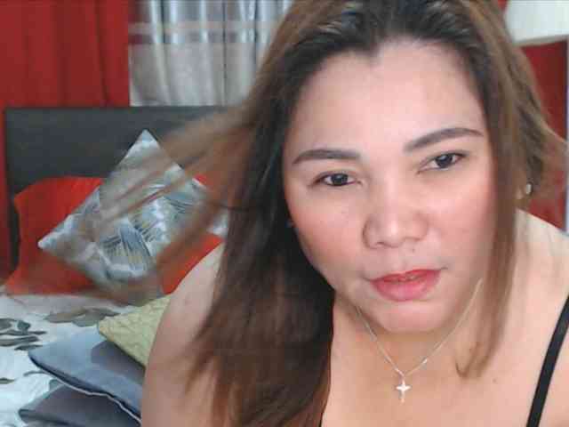 AsianHotMama143 webcam