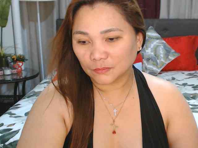 AsianHotMama143 webcam