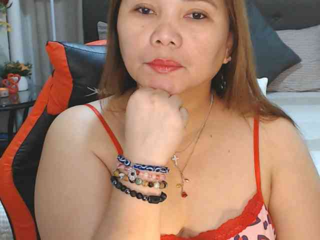 AsianHotMama143 webcam