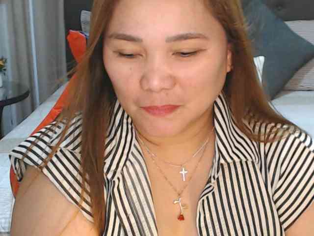 AsianHotMama143 webcam
