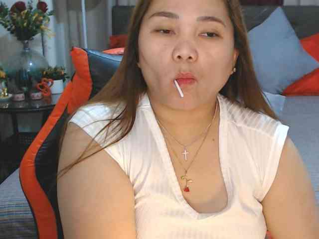 AsianHotMama143 webcam