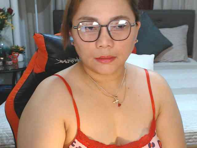 AsianHotMama143 webcam