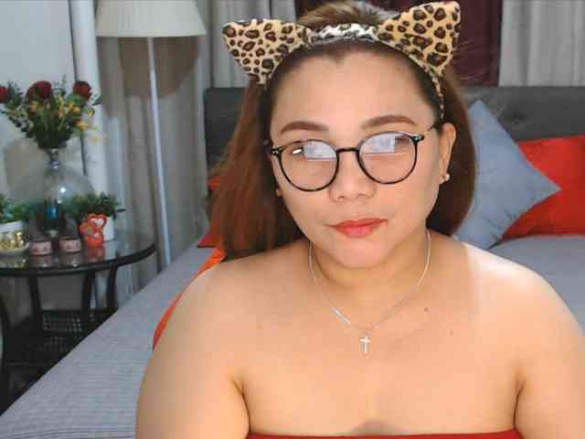 AsianHotMama143