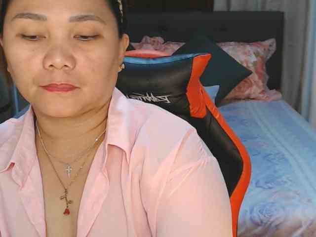 AsianHotMama143