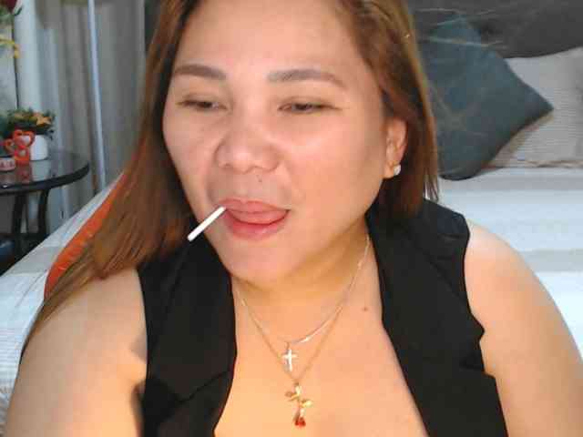 AsianHotMama143 webcam