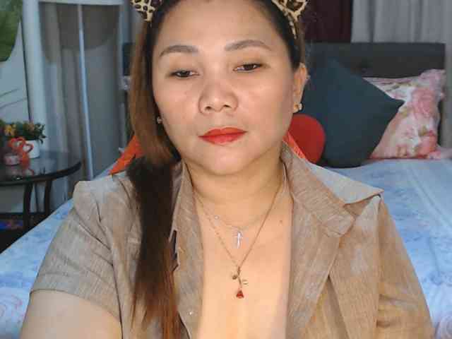 AsianHotMama143