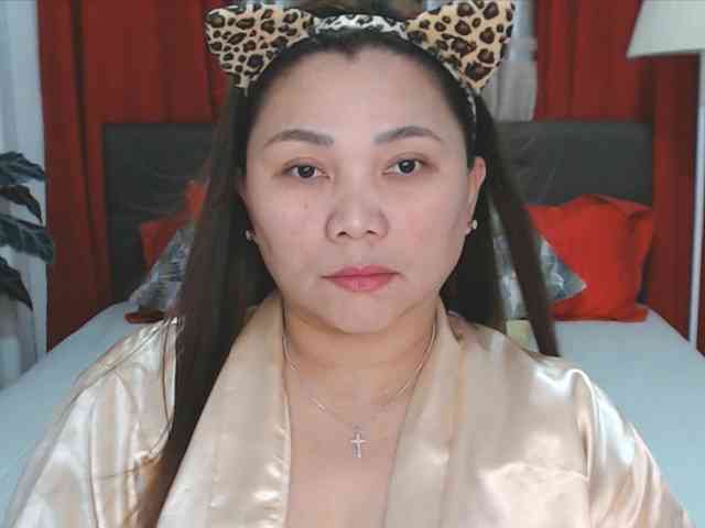AsianHotMama143 webcam