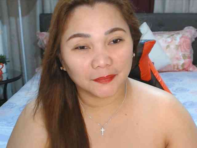 AsianHotMama143 webcam
