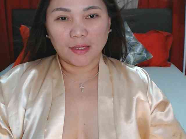 AsianHotMama143 webcam