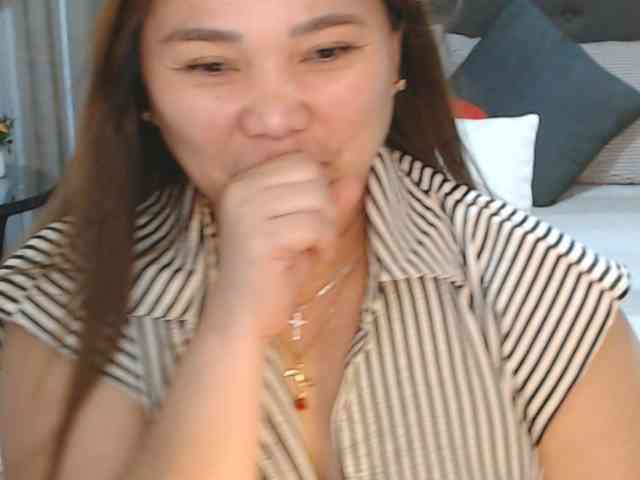 AsianHotMama143 webcam