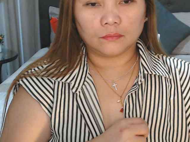 AsianHotMama143 webcam