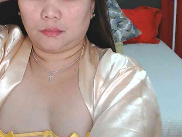 AsianHotMama143 webcam