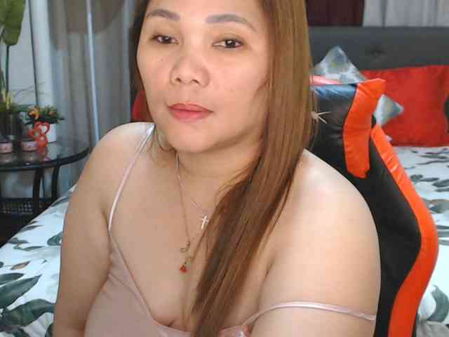 AsianHotMama143 webcam