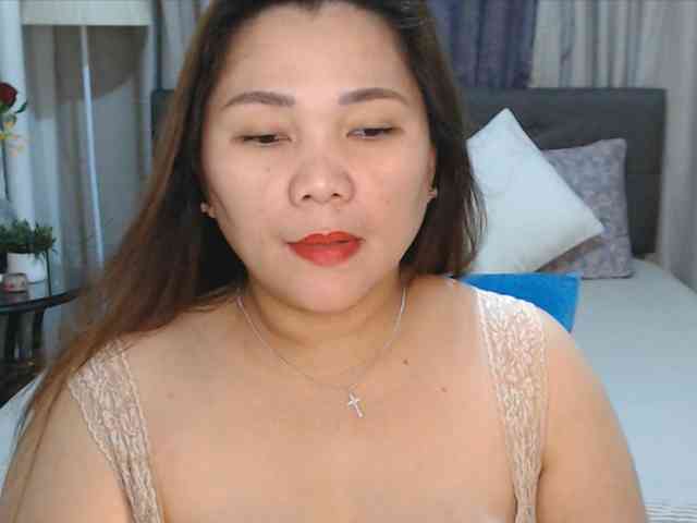 AsianHotMama143 webcam