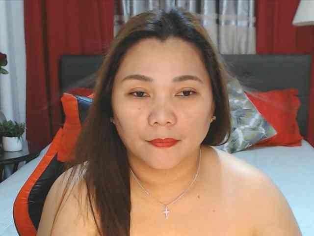 AsianHotMama143 webcam