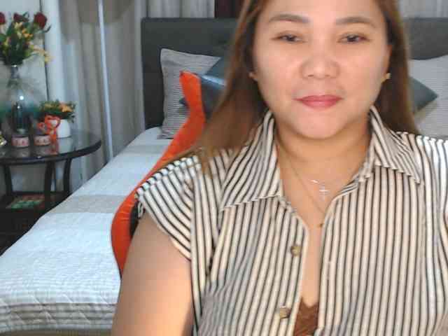 AsianHotMama143 webcam