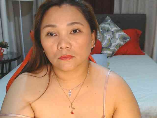 AsianHotMama143 webcam