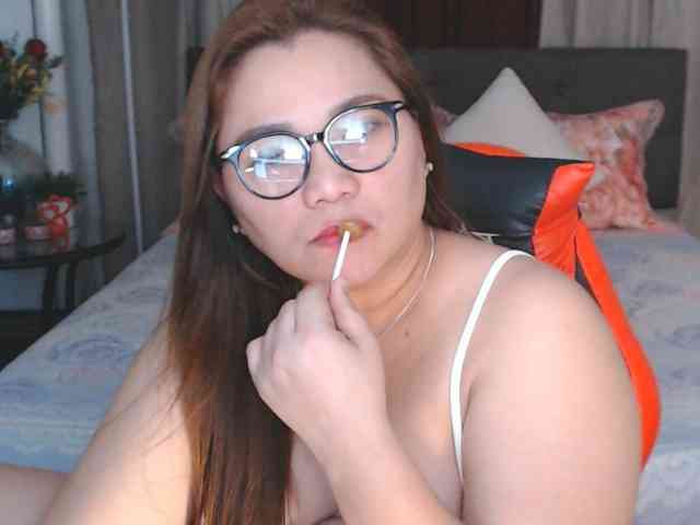 AsianHotMama143 webcam