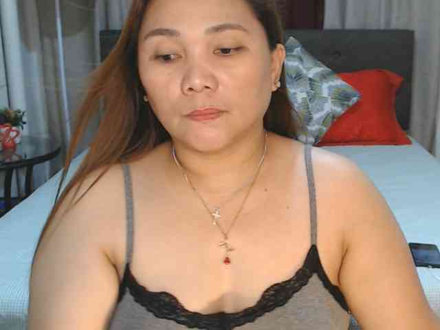 AsianHotMama143 webcam