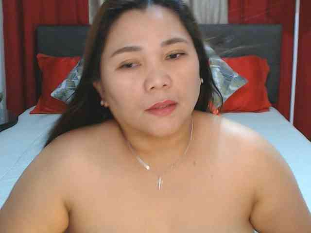 AsianHotMama143 webcam