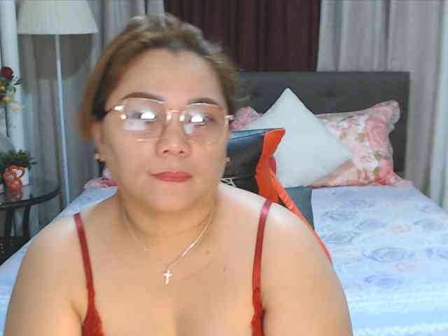 AsianHotMama143 webcam