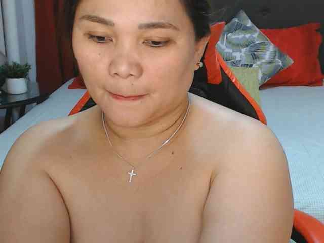 AsianHotMama143 webcam