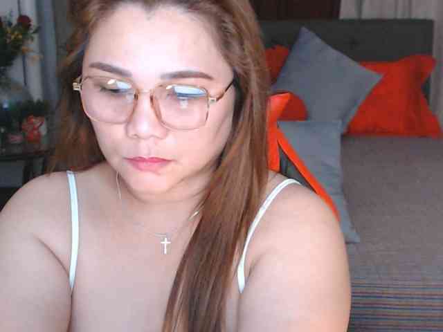 AsianHotMama143 webcam