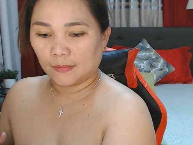 AsianHotMama143 webcam