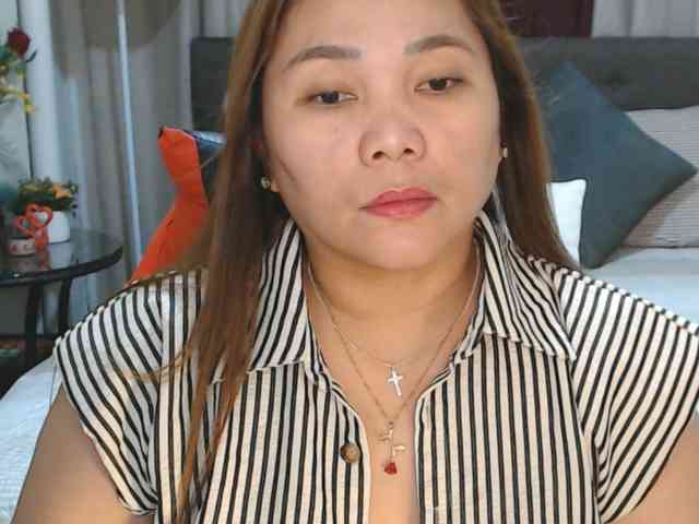 AsianHotMama143 webcam