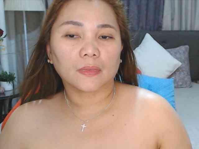 AsianHotMama143 webcam