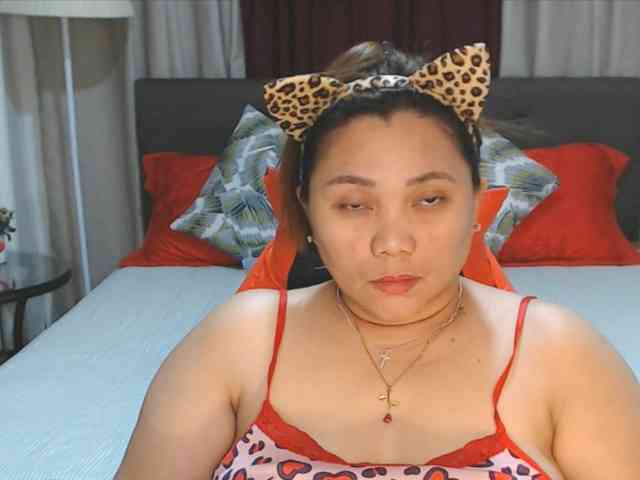 AsianHotMama143 webcam