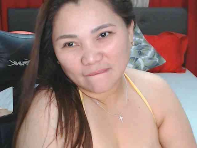 AsianHotMama143 webcam