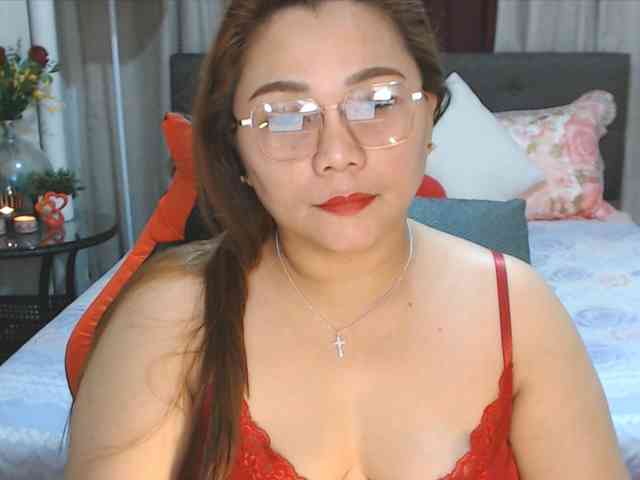AsianHotMama143 webcam