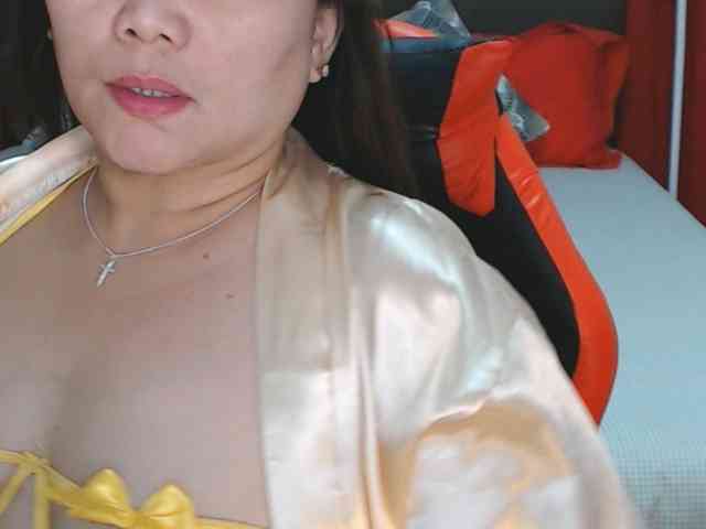 AsianHotMama143 webcam