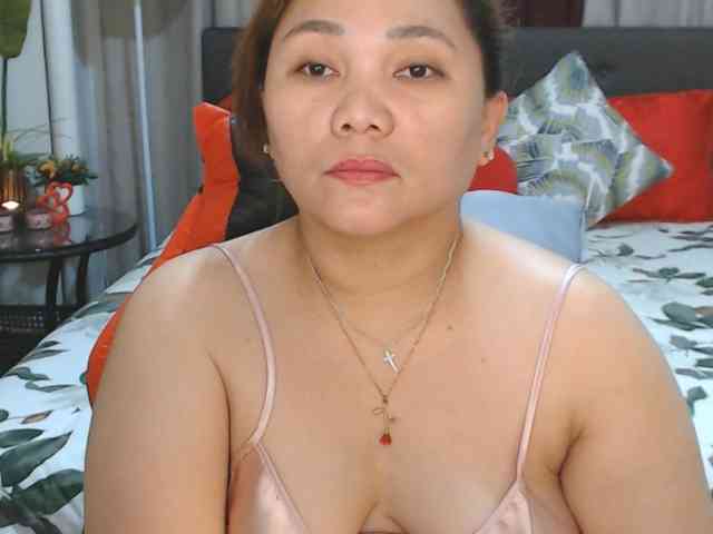AsianHotMama143 webcam