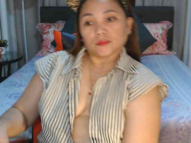 AsianHotMama143's webcam live show