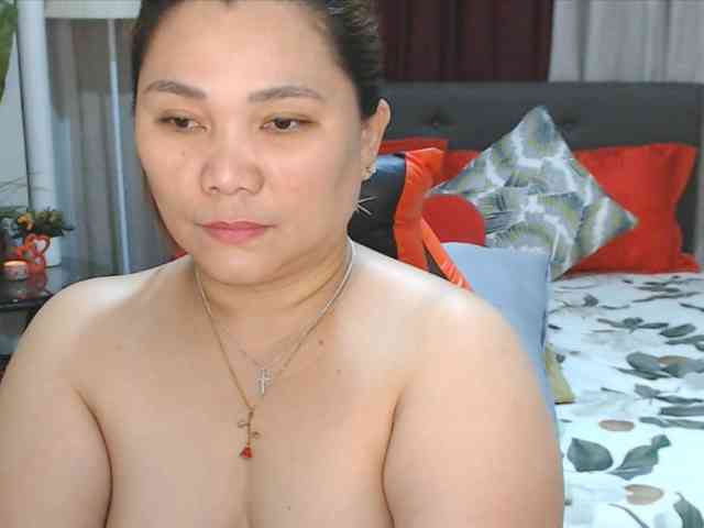 AsianHotMama143 webcam