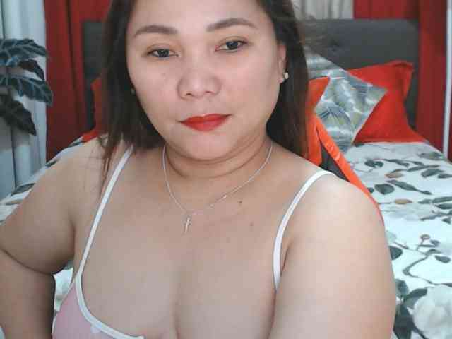 AsianHotMama143 webcam