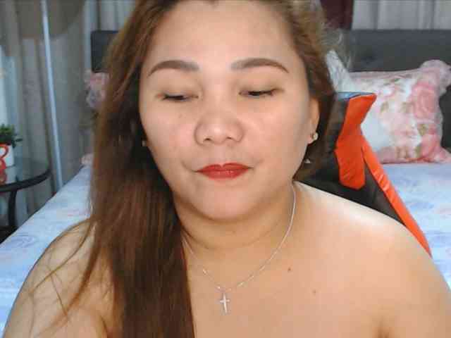 AsianHotMama143 webcam