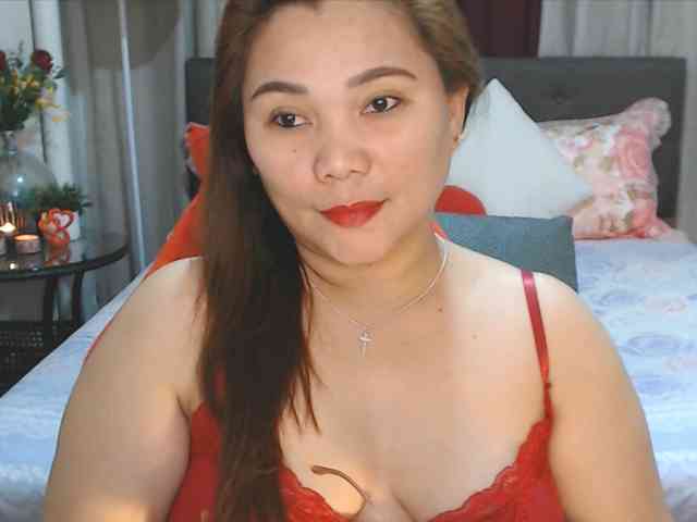 AsianHotMama143 webcam