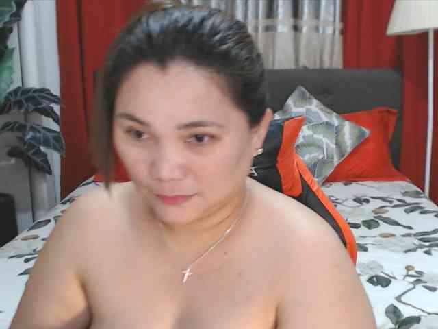 AsianHotMama143 webcam