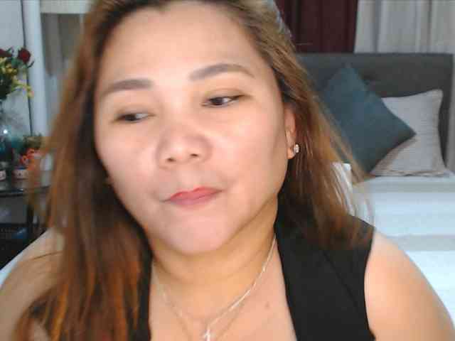 AsianHotMama143 webcam