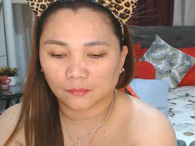 AsianHotMama143 webcam