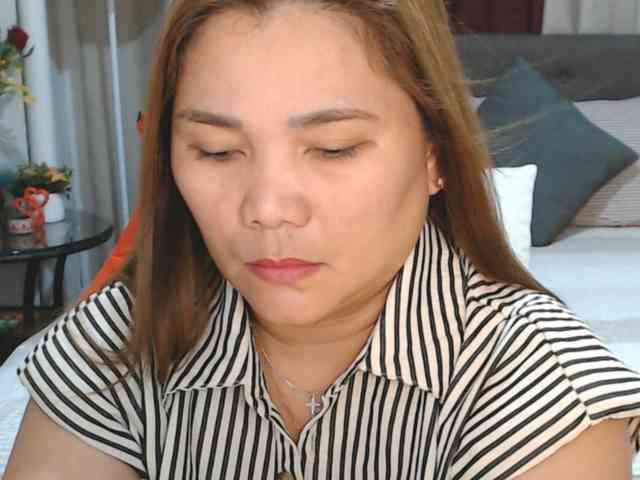 AsianHotMama143 webcam