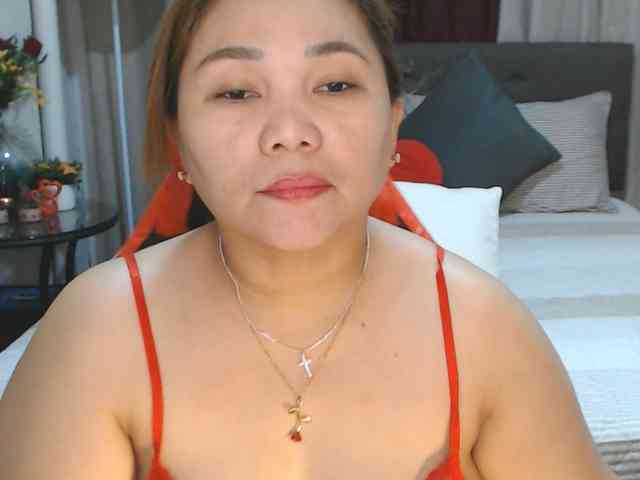 AsianHotMama143 webcam