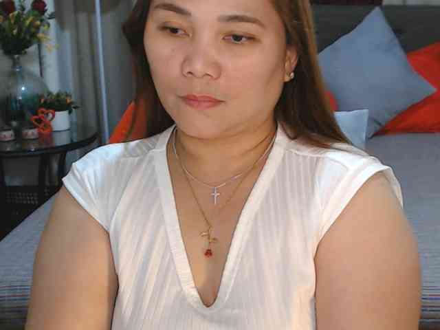 AsianHotMama143 webcam